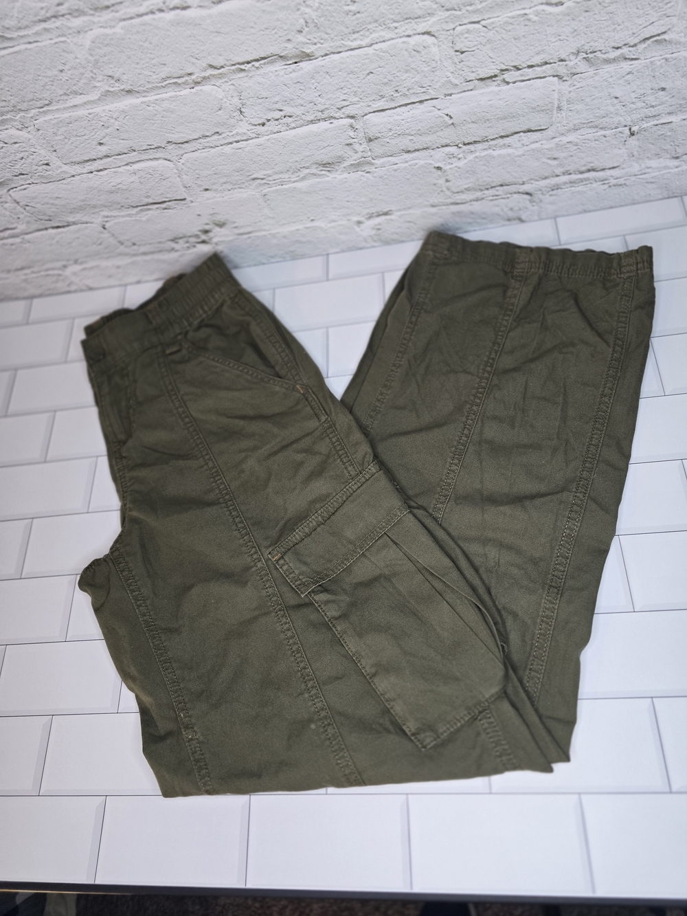 H&M Divided Olive Green Barrel Leg Cargo Pants with Utility Pockets Sz 0